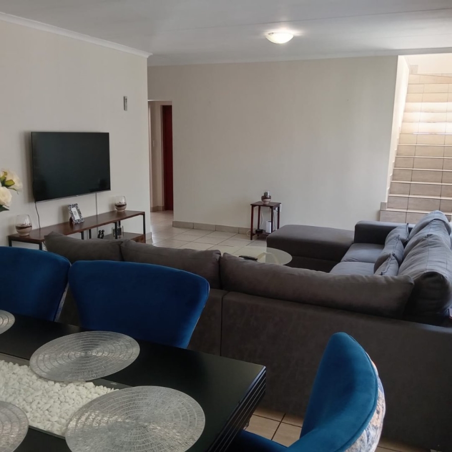 To Let 4 Bedroom Property for Rent in Noordwyk Gauteng