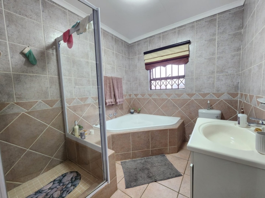 3 Bedroom Property for Sale in New Redruth Gauteng