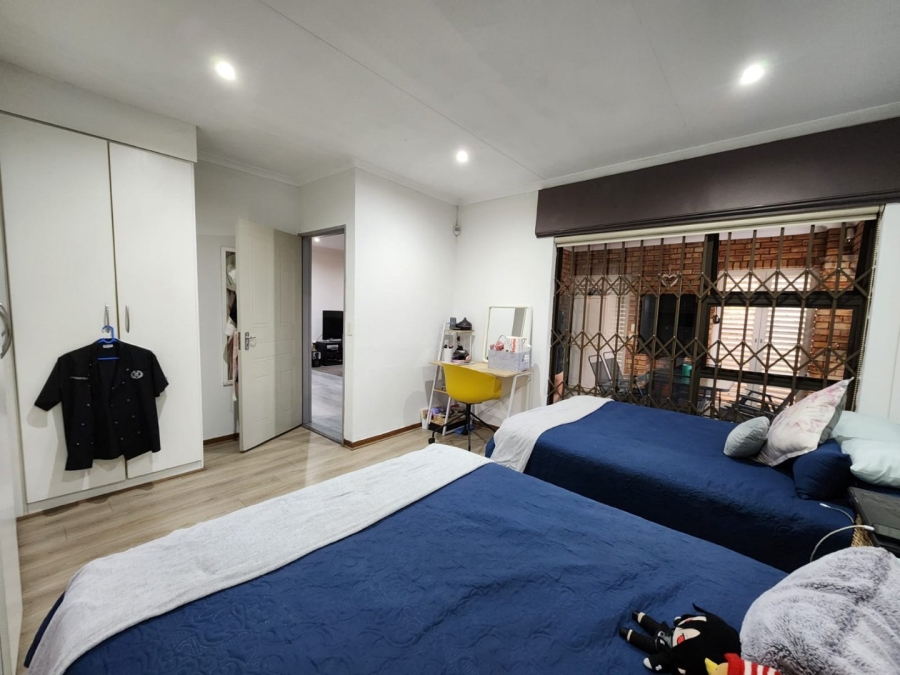 3 Bedroom Property for Sale in New Redruth Gauteng