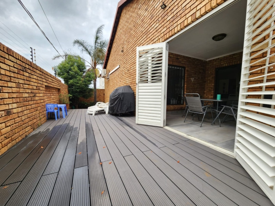 3 Bedroom Property for Sale in New Redruth Gauteng