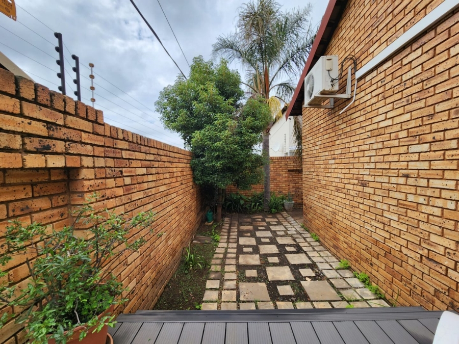 3 Bedroom Property for Sale in New Redruth Gauteng