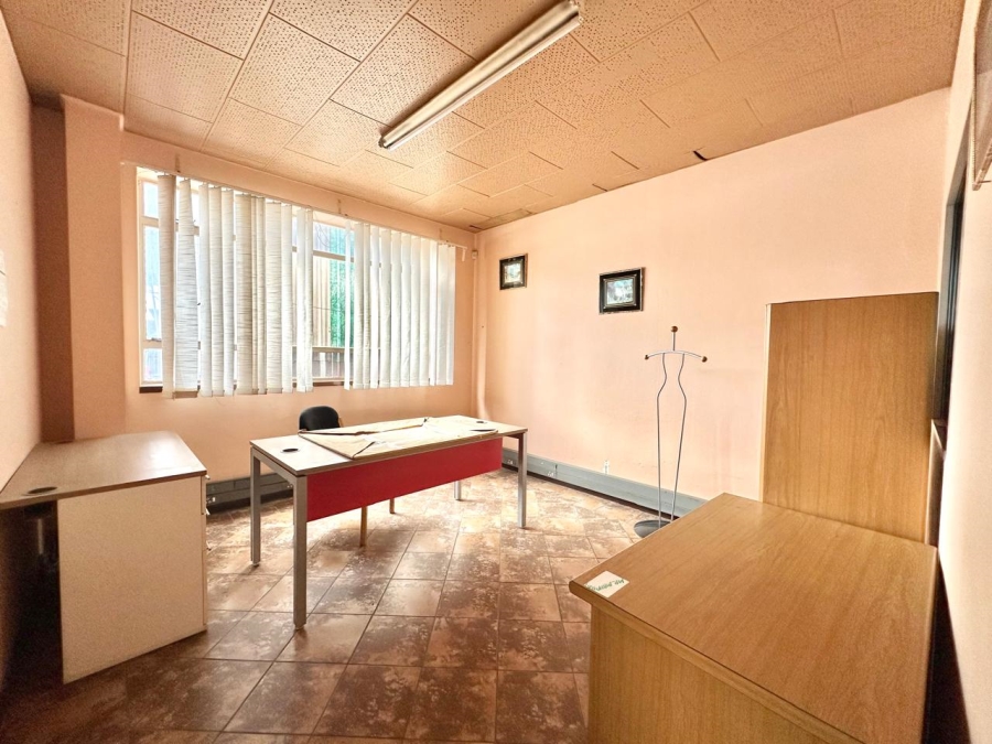  Bedroom Property for Sale in Robertsham Gauteng