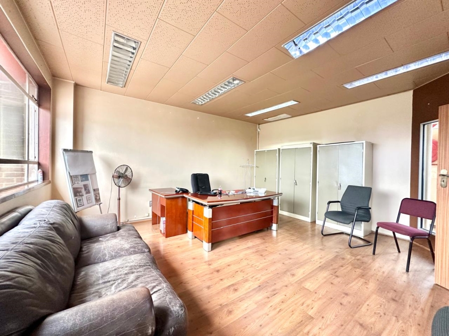  Bedroom Property for Sale in Robertsham Gauteng
