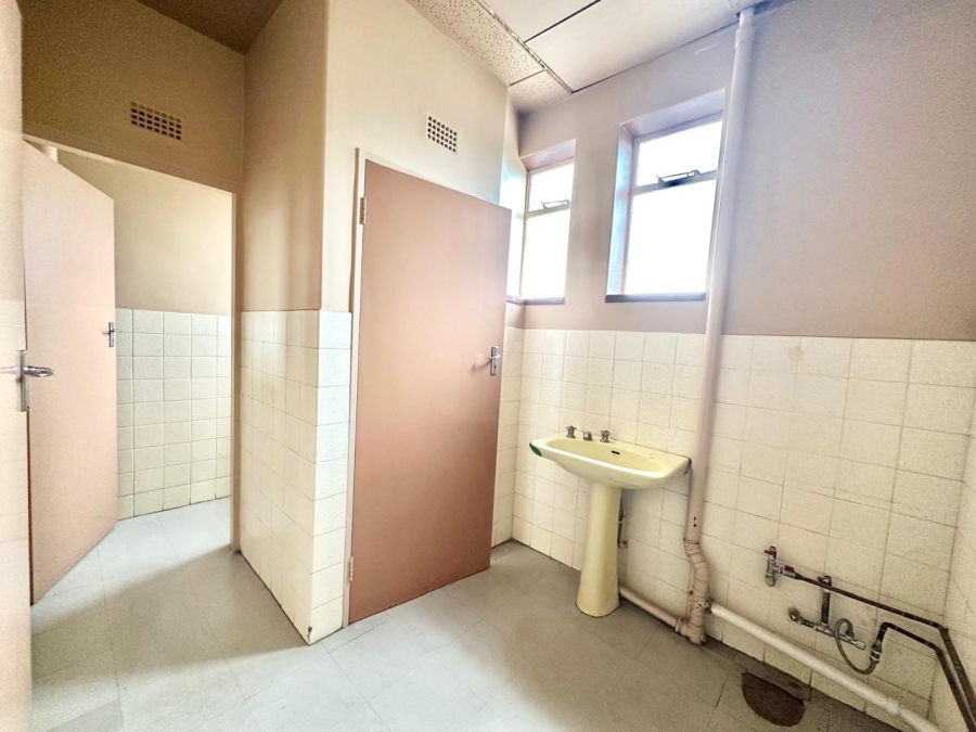  Bedroom Property for Sale in Robertsham Gauteng