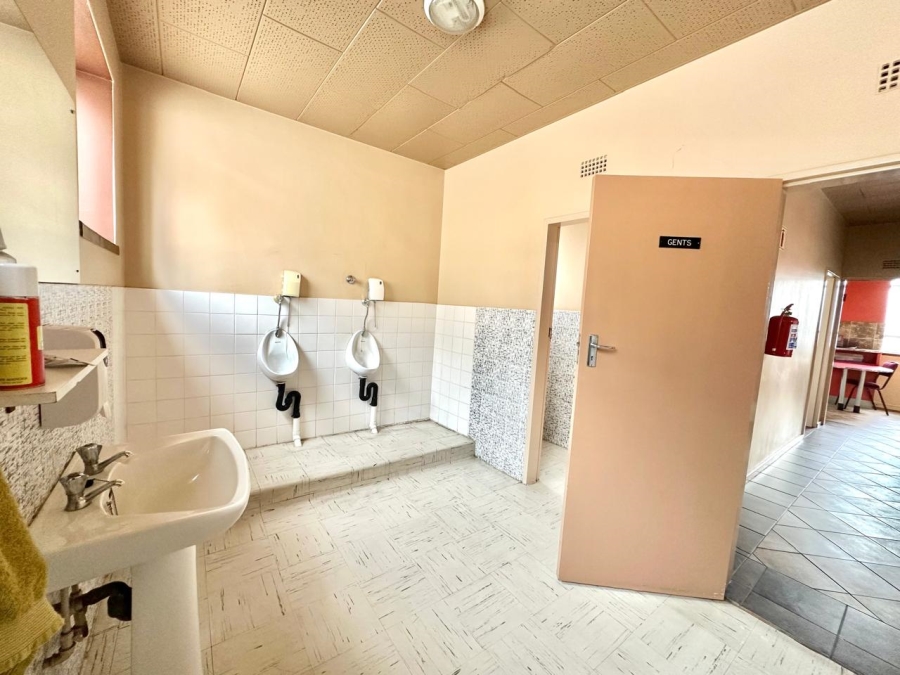  Bedroom Property for Sale in Robertsham Gauteng