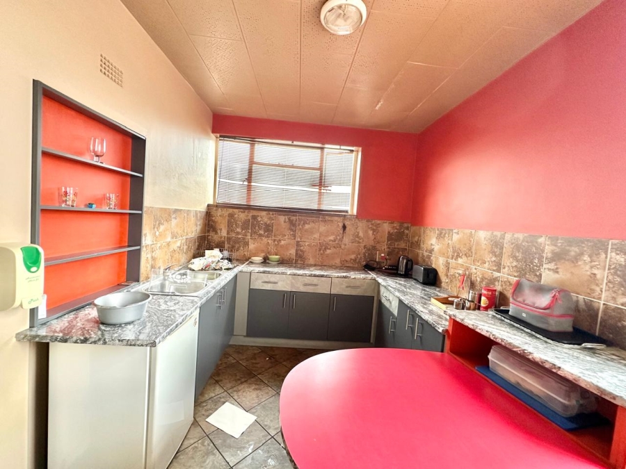  Bedroom Property for Sale in Robertsham Gauteng