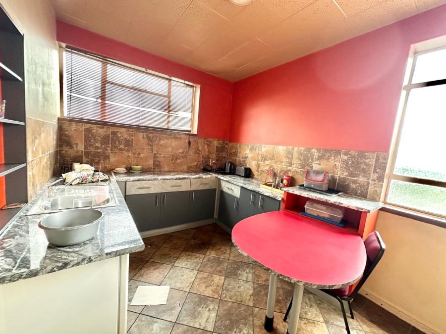  Bedroom Property for Sale in Robertsham Gauteng