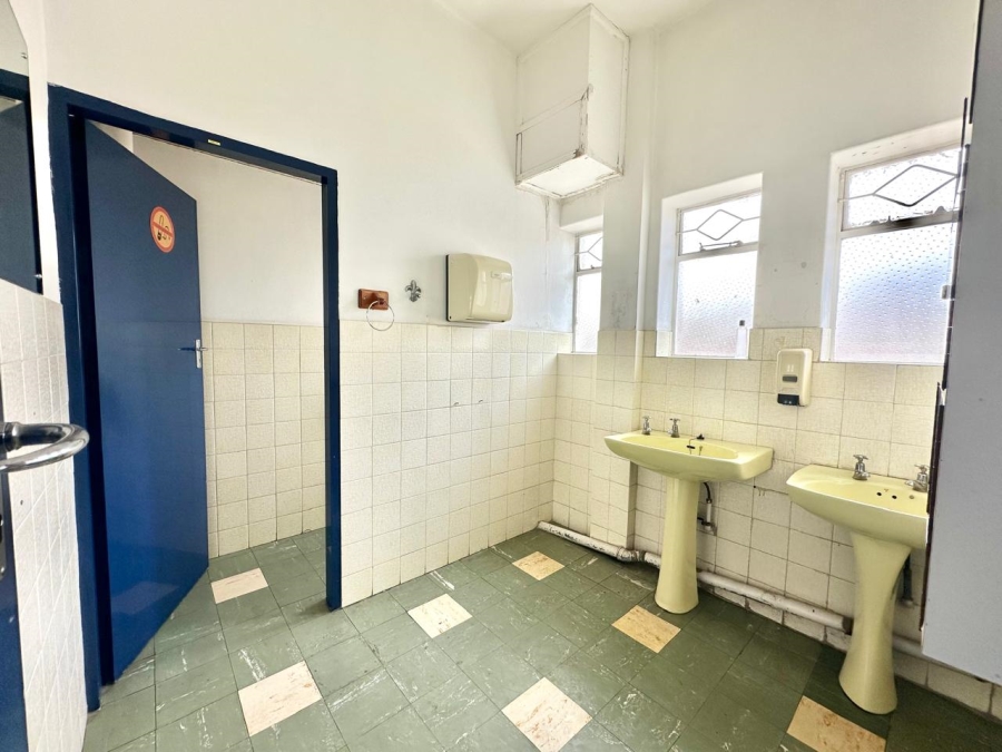  Bedroom Property for Sale in Robertsham Gauteng