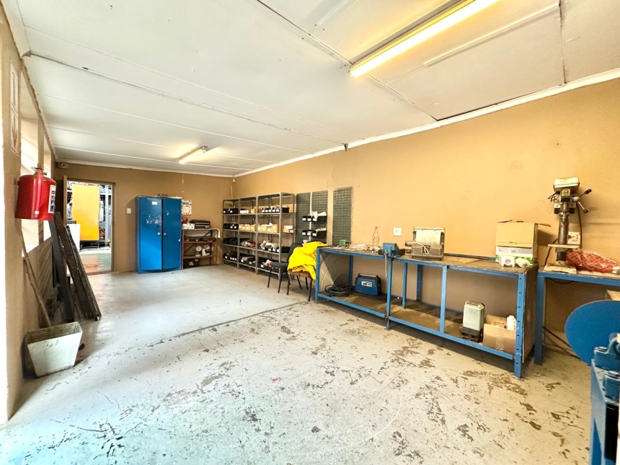  Bedroom Property for Sale in Robertsham Gauteng