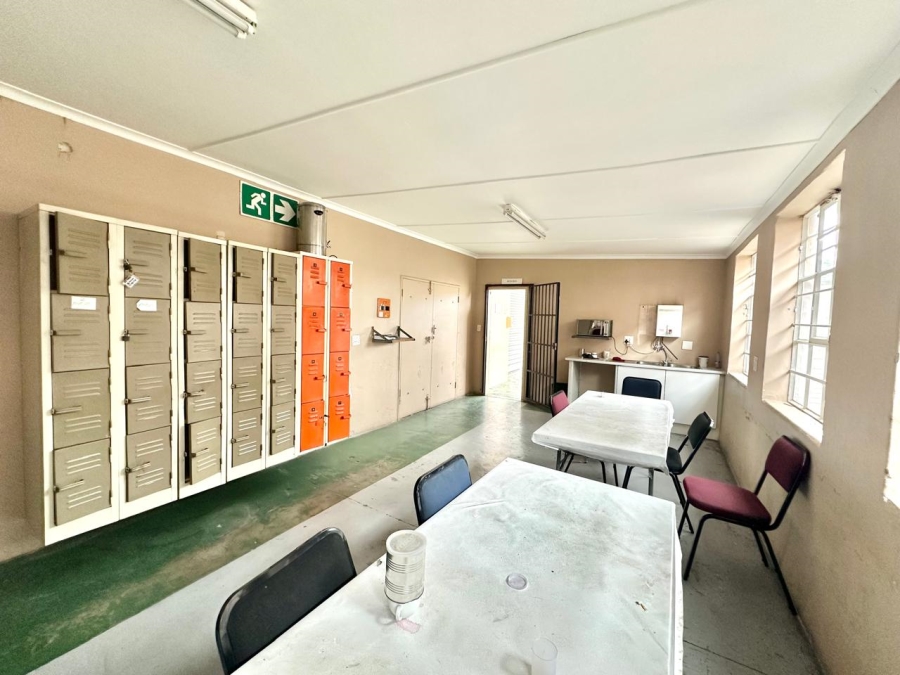  Bedroom Property for Sale in Robertsham Gauteng