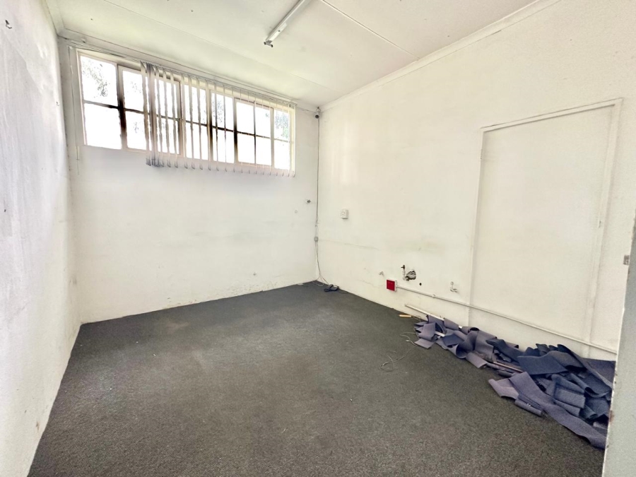  Bedroom Property for Sale in Robertsham Gauteng