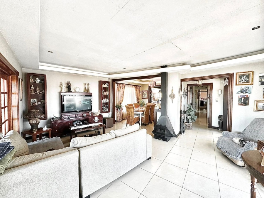 4 Bedroom Property for Sale in Oakdene Gauteng