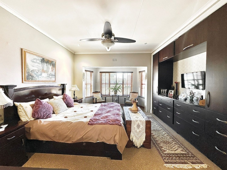 4 Bedroom Property for Sale in Oakdene Gauteng