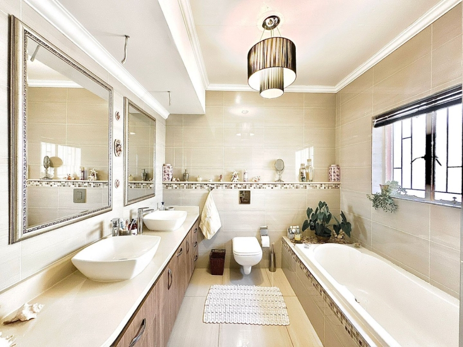 4 Bedroom Property for Sale in Oakdene Gauteng