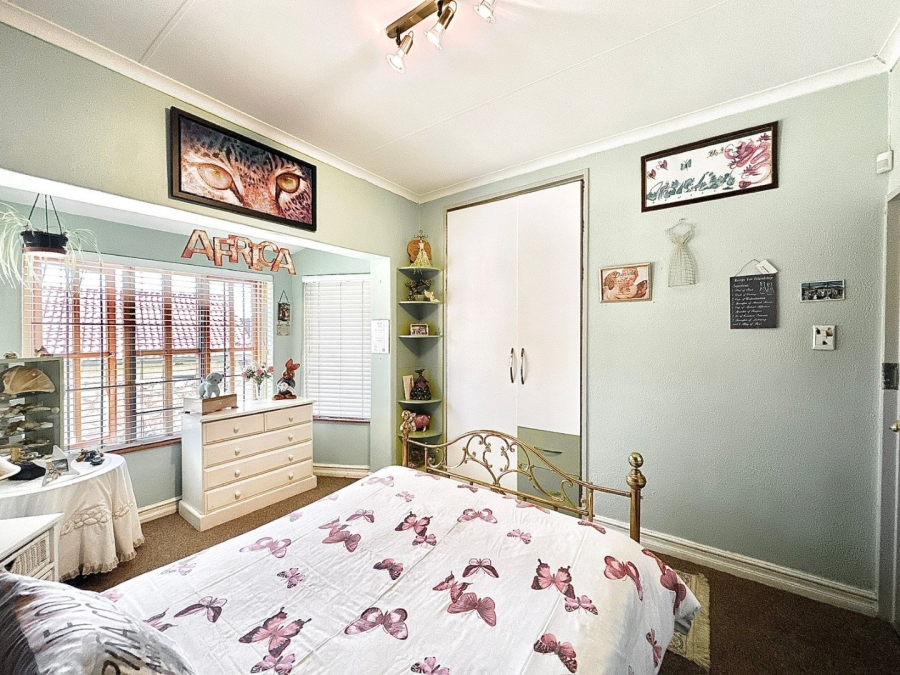 4 Bedroom Property for Sale in Oakdene Gauteng
