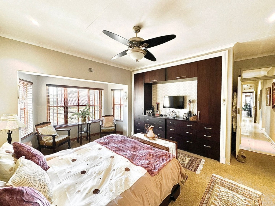 4 Bedroom Property for Sale in Oakdene Gauteng