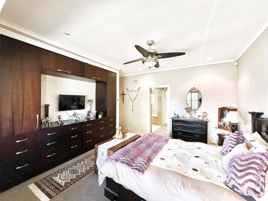 4 Bedroom Property for Sale in Oakdene Gauteng