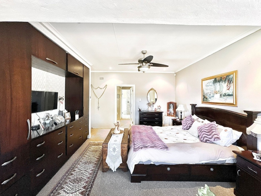 4 Bedroom Property for Sale in Oakdene Gauteng