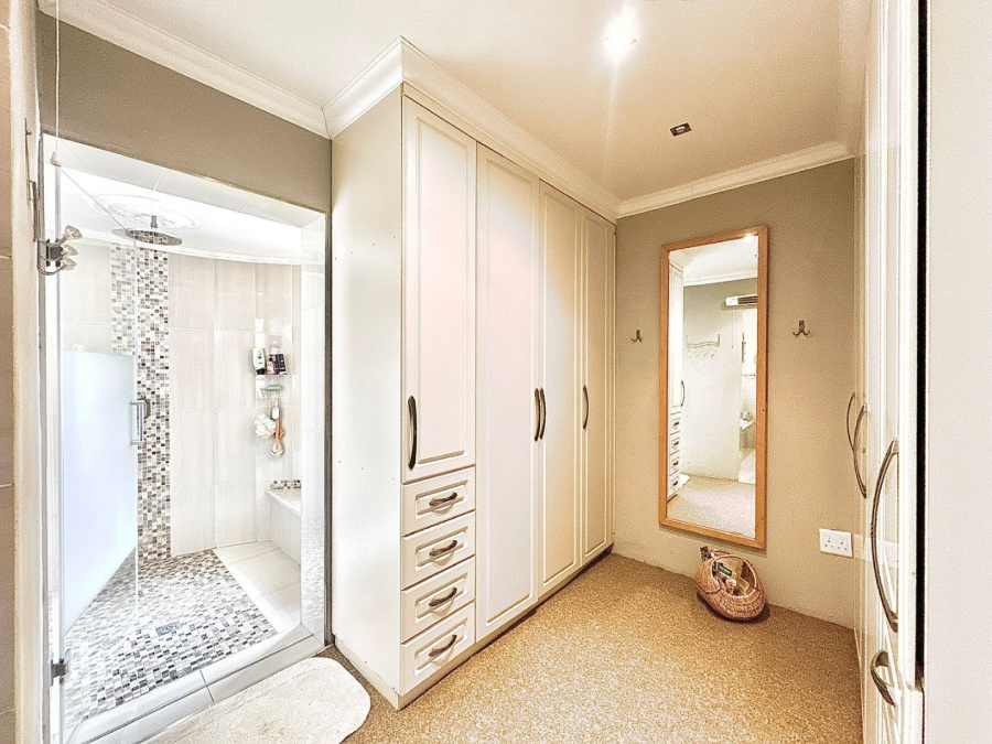 4 Bedroom Property for Sale in Oakdene Gauteng