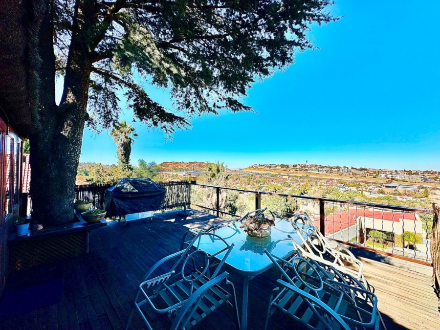 4 Bedroom Property for Sale in Oakdene Gauteng