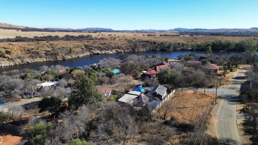  Bedroom Property for Sale in Vaaloewer Gauteng