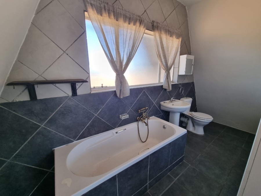 3 Bedroom Property for Sale in Vaaloewer Gauteng