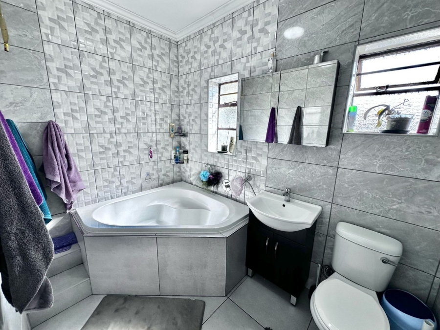 3 Bedroom Property for Sale in South Hills Gauteng