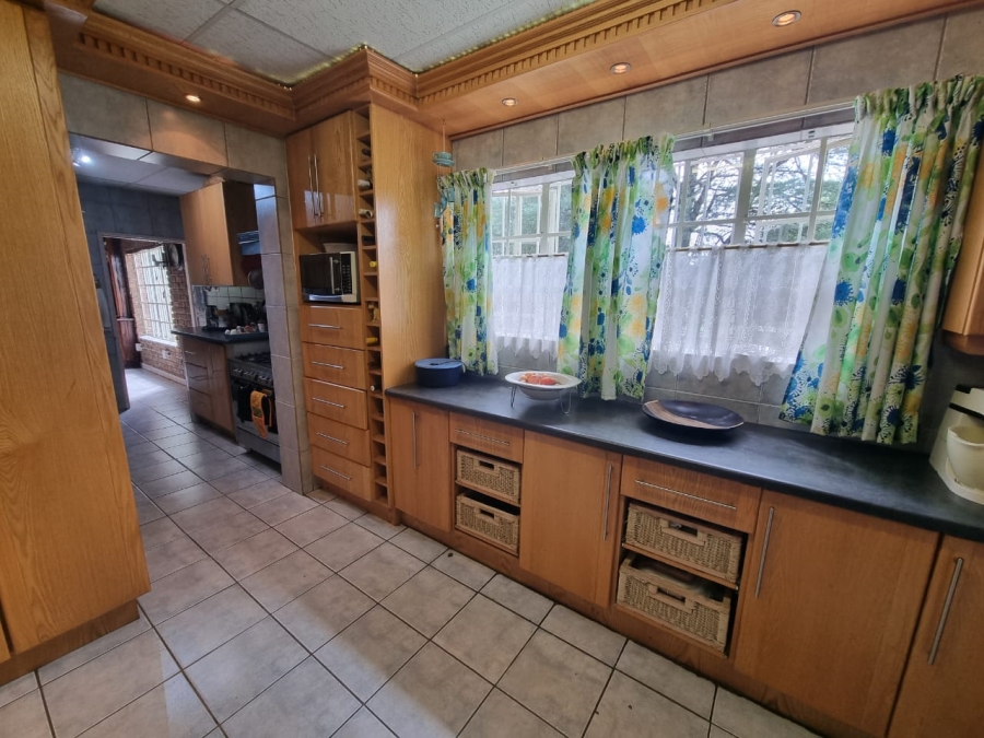 5 Bedroom Property for Sale in Vaaloewer Gauteng