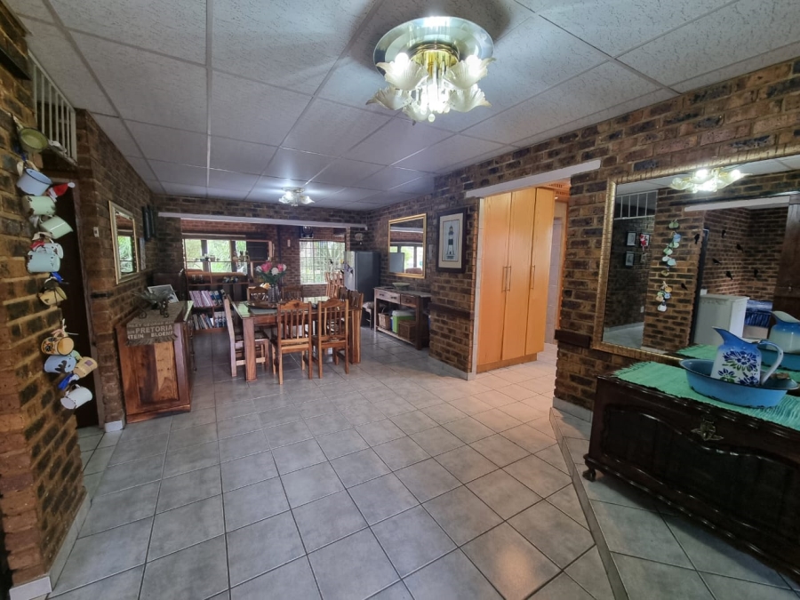 5 Bedroom Property for Sale in Vaaloewer Gauteng
