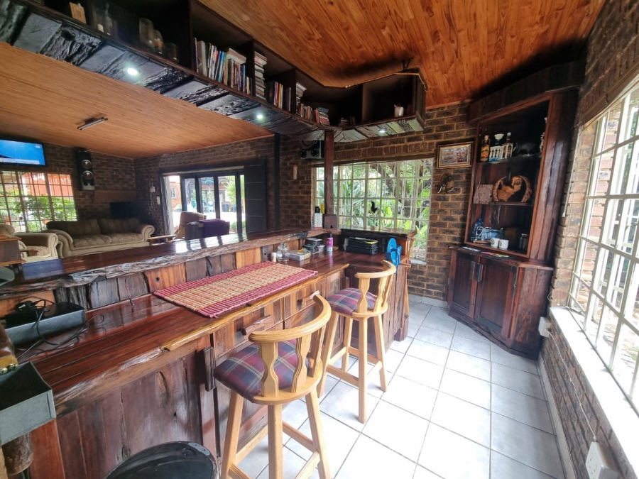 5 Bedroom Property for Sale in Vaaloewer Gauteng