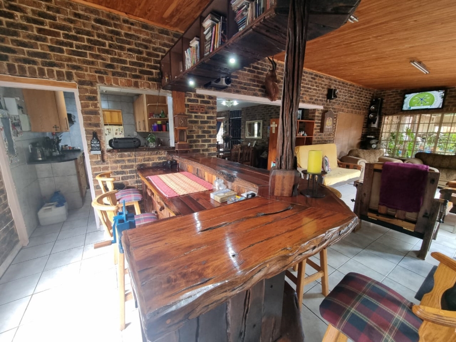 5 Bedroom Property for Sale in Vaaloewer Gauteng