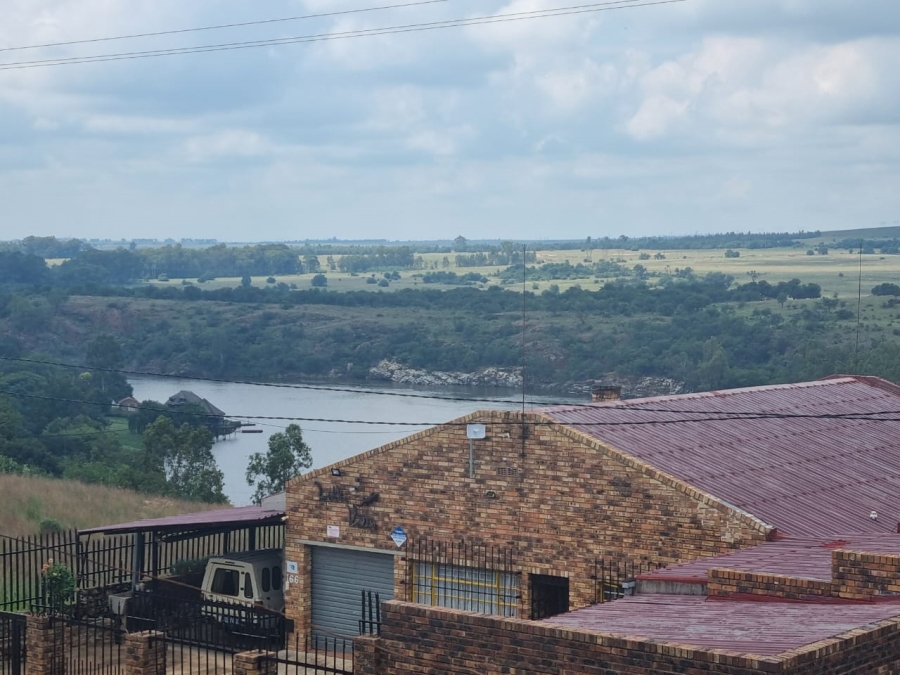 5 Bedroom Property for Sale in Vaaloewer Gauteng
