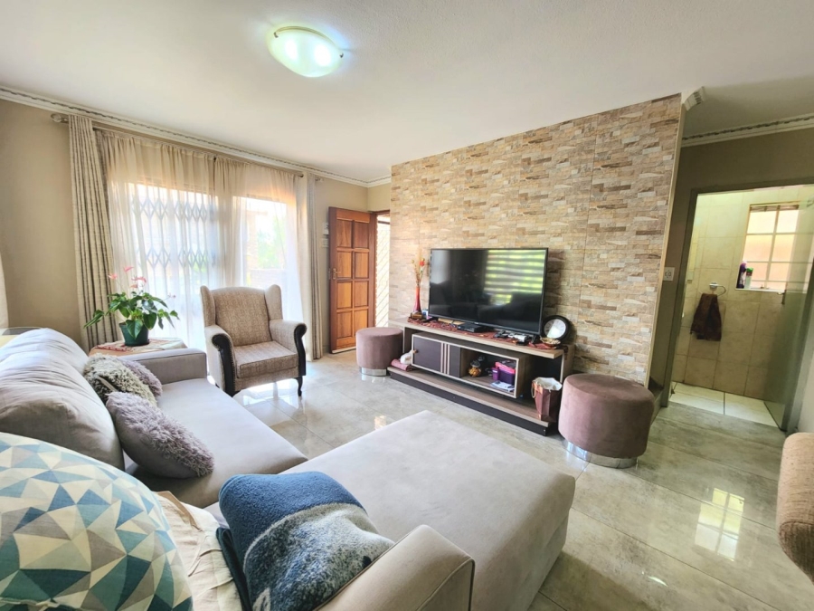 2 Bedroom Property for Sale in Ridgeway Gauteng