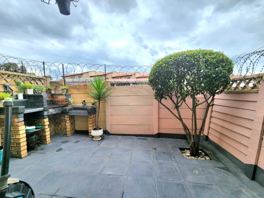 2 Bedroom Property for Sale in West Turffontein Gauteng