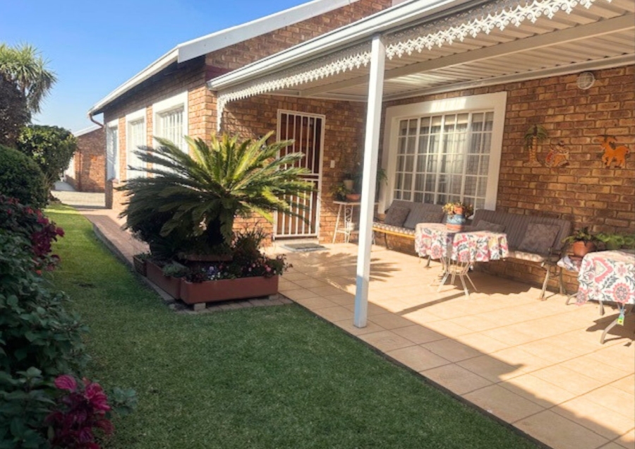 3 Bedroom Property for Sale in Wilro Park Gauteng