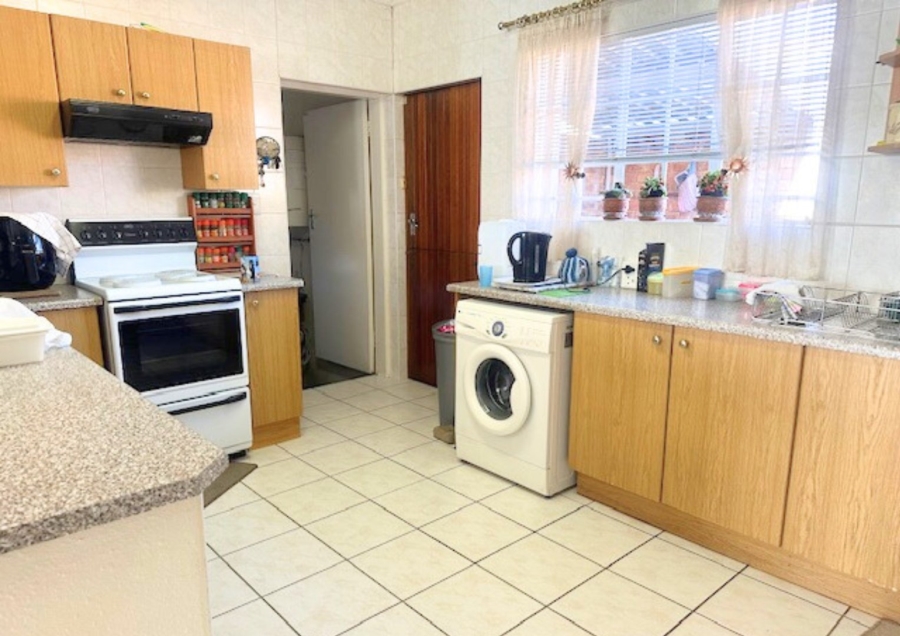 3 Bedroom Property for Sale in Wilro Park Gauteng