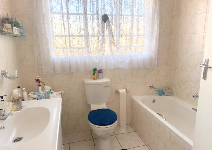 3 Bedroom Property for Sale in Wilro Park Gauteng