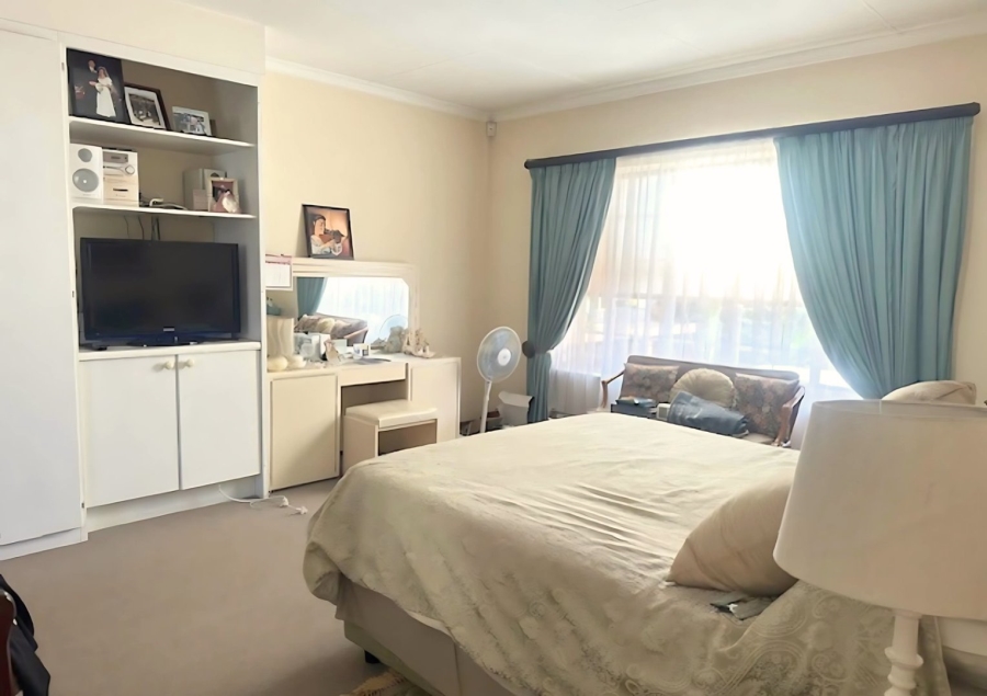 3 Bedroom Property for Sale in Wilro Park Gauteng