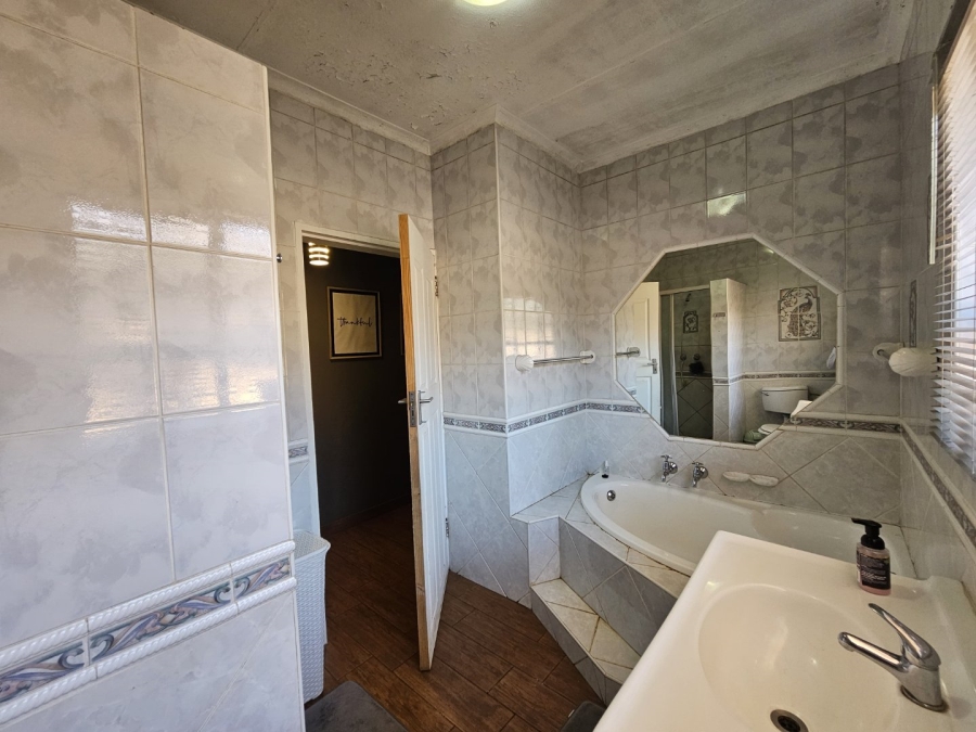 3 Bedroom Property for Sale in Sinoville Gauteng