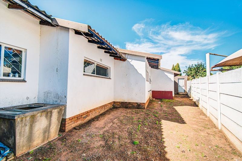  Bedroom Property for Sale in Nimrod Park Gauteng