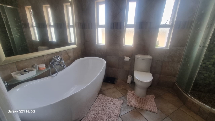 4 Bedroom Property for Sale in Riverspray Lifestyle Estate Gauteng