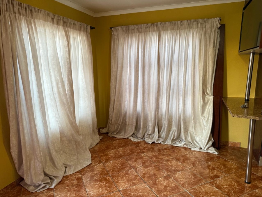 2 Bedroom Property for Sale in Rosslyn Gauteng