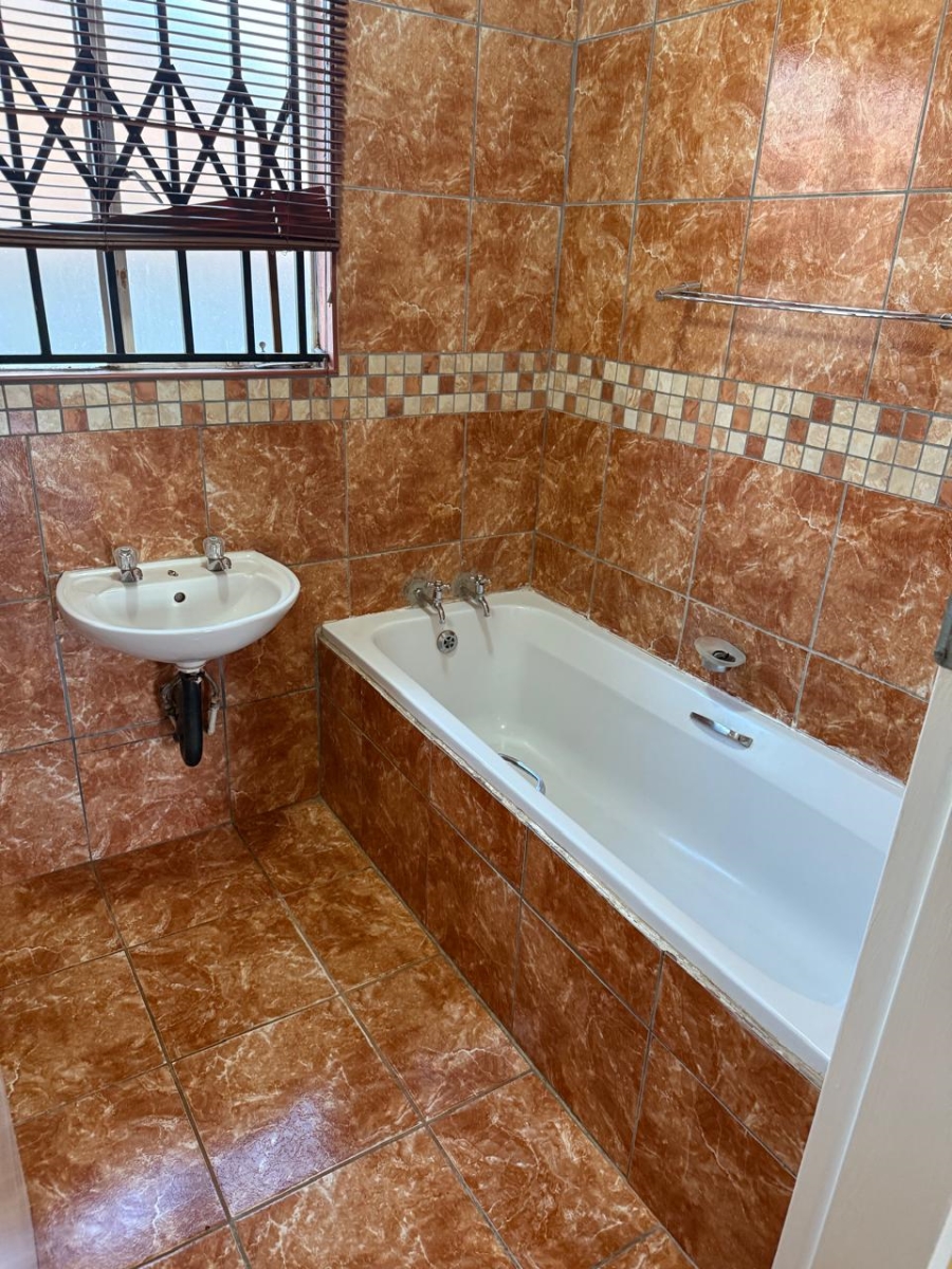 2 Bedroom Property for Sale in Rosslyn Gauteng