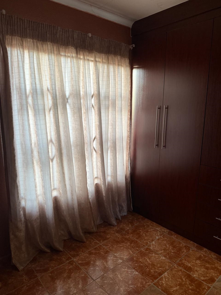 2 Bedroom Property for Sale in Rosslyn Gauteng