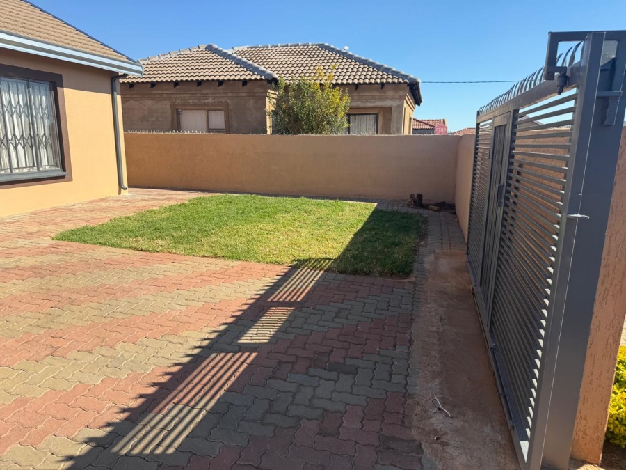2 Bedroom Property for Sale in Rosslyn Gauteng