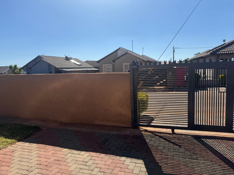 2 Bedroom Property for Sale in Rosslyn Gauteng