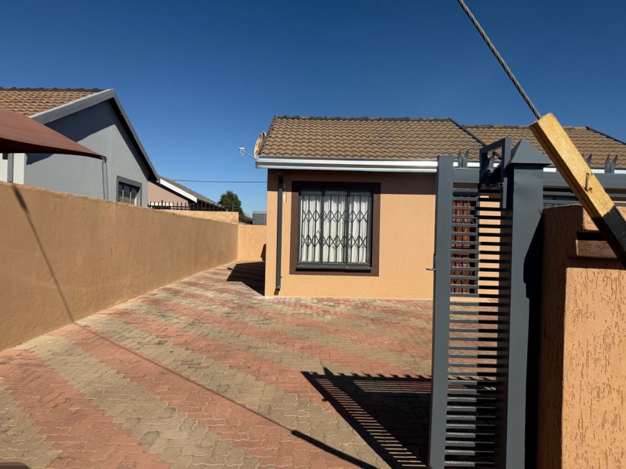 2 Bedroom Property for Sale in Rosslyn Gauteng