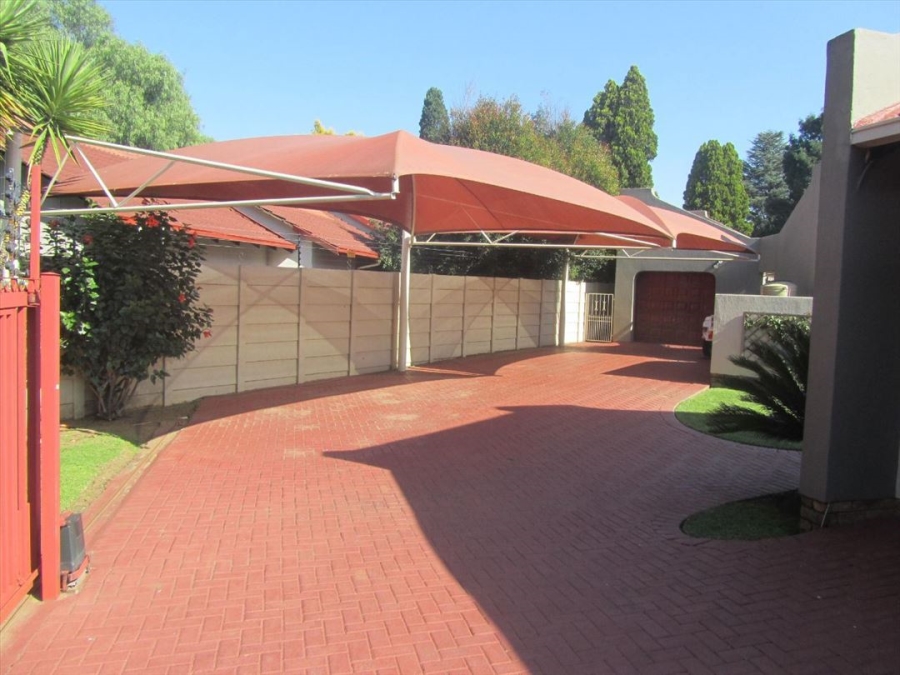 5 Bedroom Property for Sale in Sunward Park Gauteng