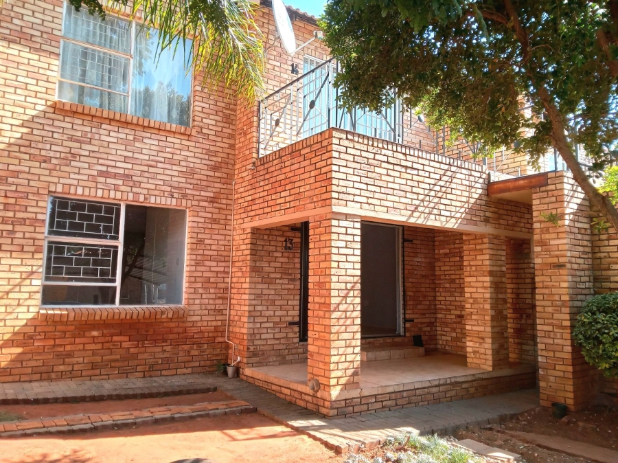 To Let 2 Bedroom Property for Rent in Little Falls Gauteng