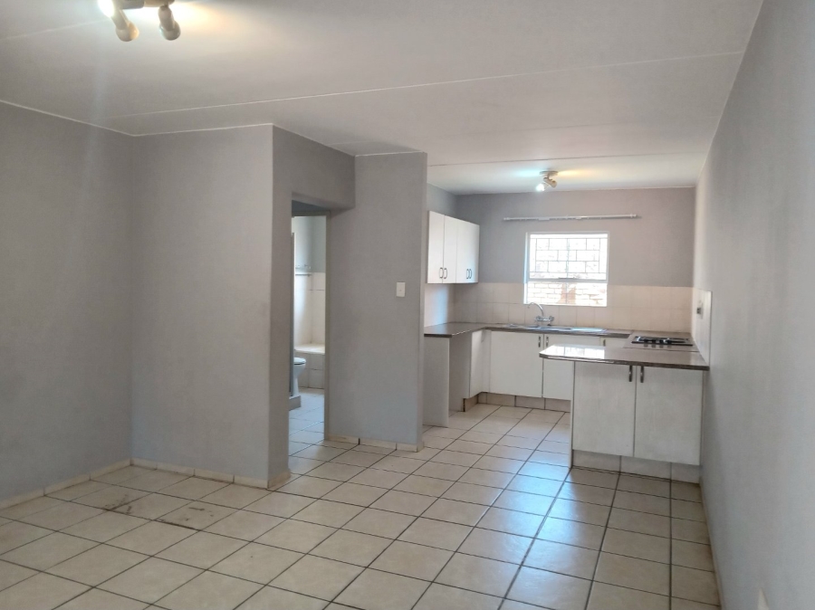 To Let 2 Bedroom Property for Rent in Little Falls Gauteng